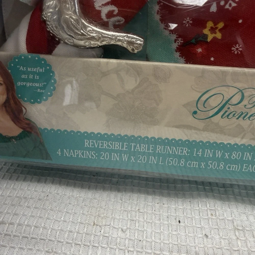 New The Pioneer Woman Mazie Bird Reversible 13 Pieces Holiday Table Linens Set *